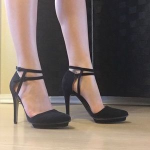 Forever 21 Stylish Suede Pumps
